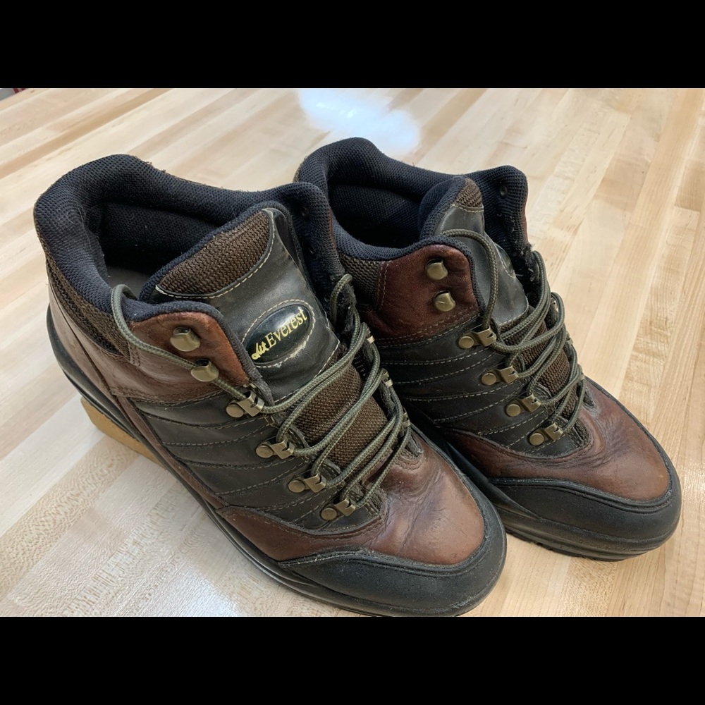 Hiking shoe